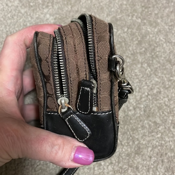 Used coach mini wristlet, with two zippered, compartments, brown leather small c - Picture 6 of 8